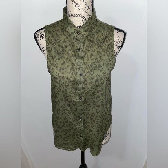 H&M Sleeveless Heart Print Button Down Shirt - Picture 3 of 13